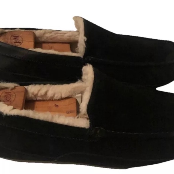 UGG Ascot Men\'s Size 11 Black Suede Slippers Pre-loved Great Condition!